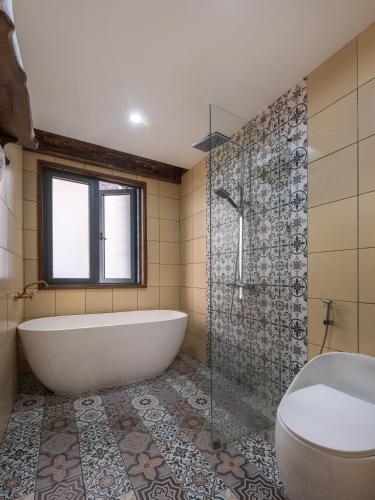 room detail thumbnail 2