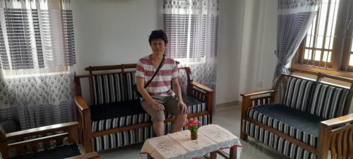 Single Room with Shared Bathroom image 10