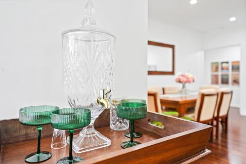 Rainforest Retreat Top Haven with Bushland Views in Stratford