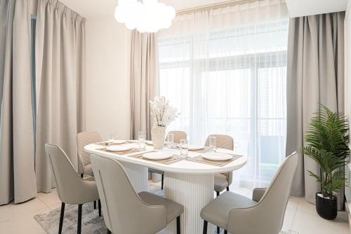 Beautiful 2 BR Apartment next to Opera I Burj View, Dubaj (zdjęcie 9)