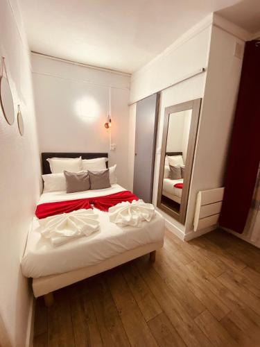 HOTEL LOUVAIN in Opera