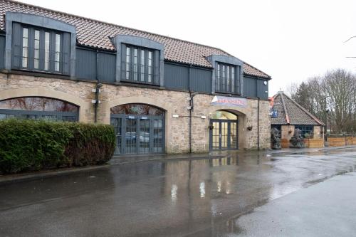 Зовнішній вигляд готелю, Kelpies Hotel Falkirk in Polmont