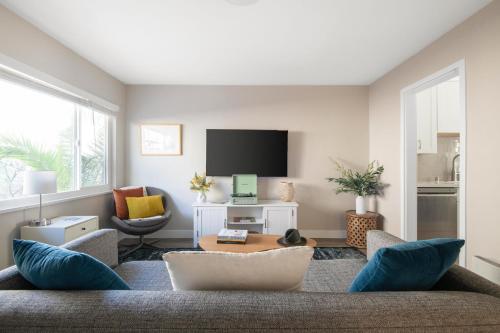 Seashore Suites by AvantStay Modern Comfort Steps from La Jolla Cove detail