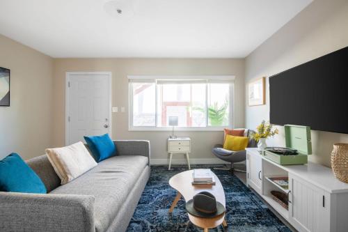 Seashore Suites by AvantStay Modern Comfort Steps from La Jolla Cove detail