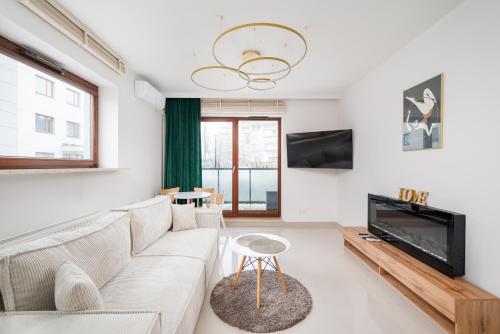 Sakura Deluxe Aparment by BookingHost, Warsaw