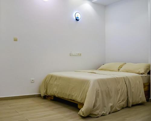 Spacious Apt with Patio & Rooftop in Cité Baguida, Lomé (Foto 10)