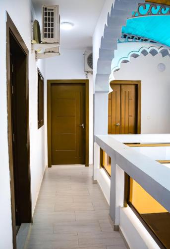 Spacious Apt with Patio & Rooftop in Cité Baguida, Lomé (Foto 9)