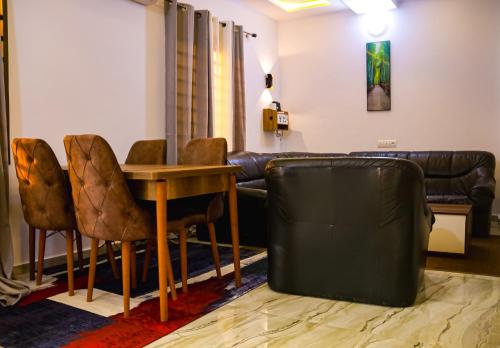 Spacious Apt with Patio & Rooftop in Cité Baguida, Lomé (Foto 11)