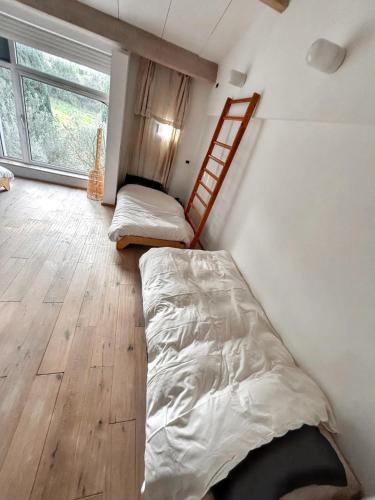 Maison spacieuse avec piscine à Aix-en-Provence Maison spacieuse avec piscine à Aix-en-Provence