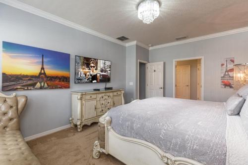 Fourteen-Bedroom Villa image 4