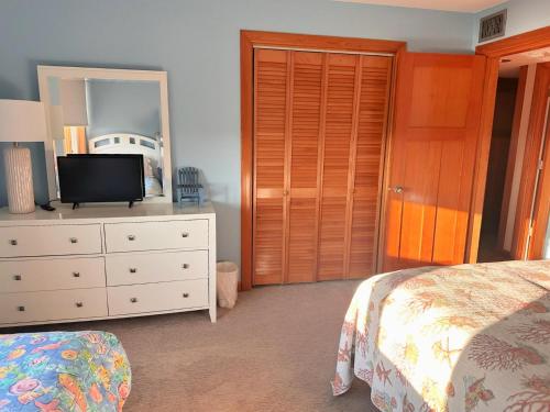Three-Bedroom Apartment image 10
