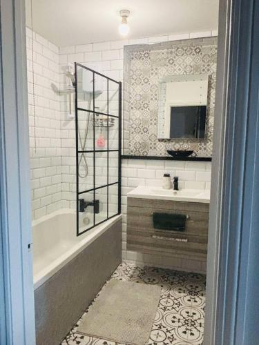 Charming & Modern Flat 2 in Pontypool