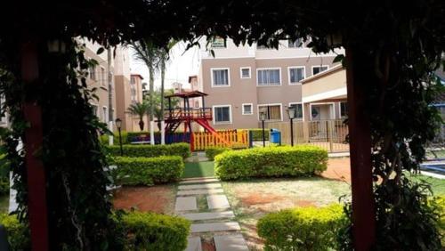 Apto térreo com garagem, quintal condomínio com portaria 24h (Apto terreo com garagem, quintal condominio com portaria 24h) in Valparaíso De Goiás