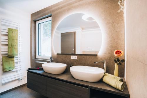 Lynett Suites Lynett Suites