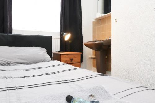 Pebbles Guest House room 16 in Southampton