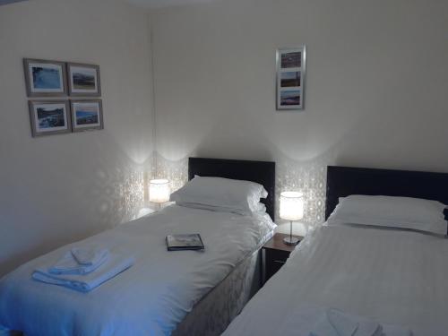 2 bedrooms, 4 beds