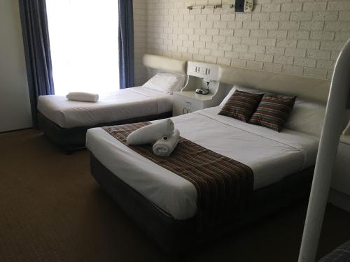 Capricorn Motor Inn Ideally located in the Mulwala area, Capricorn Motor Inn promises a relaxing and wonderful visit. The property features a wide range of facilities to make your stay a pleasant experience. Service-mind