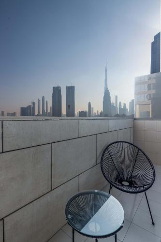 Silkhaus large modern studio with Burj Khalifa view - image 9