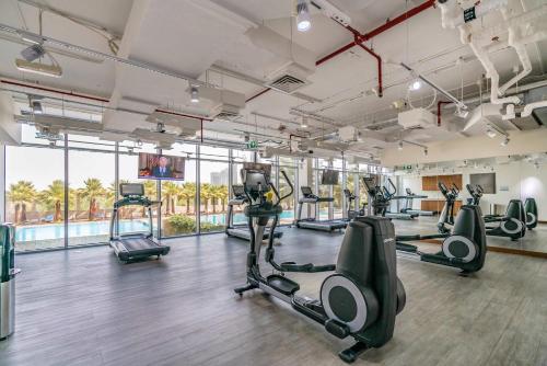 Silkhaus large modern studio with Burj Khalifa view - image 7