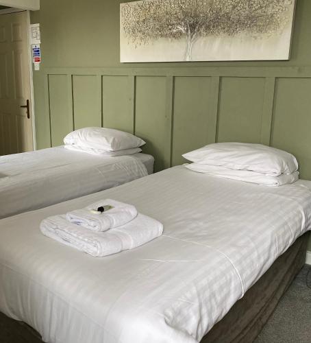 2 twin beds