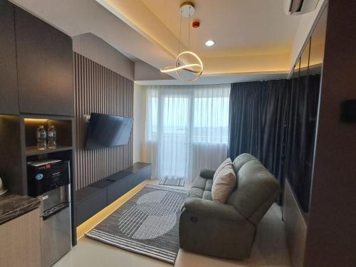 Shared lounge/TV area, SleepRest - Nuvasa Bay near Nongsa Pura Ferry Terminal