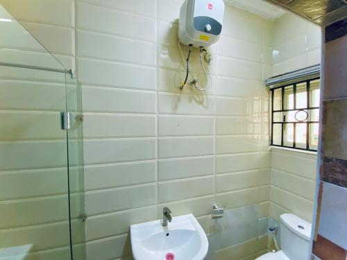 Bathroom, Studio Apartment - Lekki Lagos in Lekki