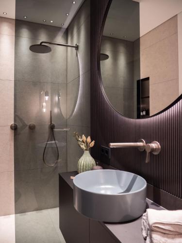 Lynett Suites Lynett Suites