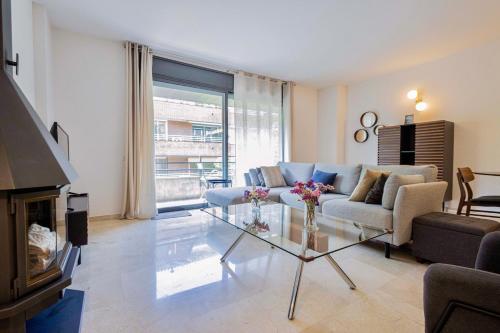 Apartment for 6, spacious and bright in Bonanova, Barcelona