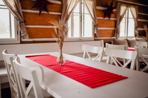 Pohádková roubenka (Pohadkova roubenka) in เนโมยอฟ