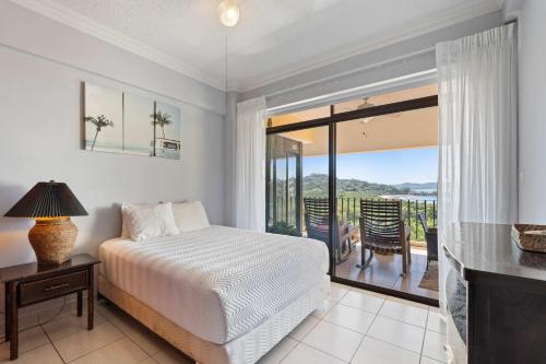 Beautiful Ocean-View Condo in Flamingo - Walk to B