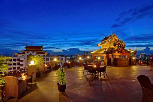 Bar/lounge, Shwe Ingyinn Hotel Mandalay in Central Mandalay