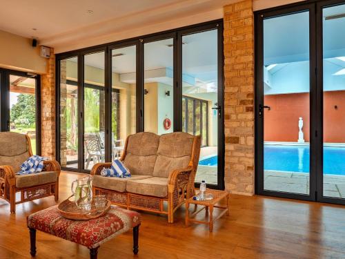 Úszómedence, Finest Retreats - Ryeworth Cottage in Kingham