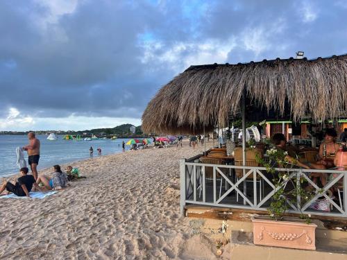 Cozy & Cute Beach Apt Rodney Bay, Родни-Бэй-Виллидж (фото 2)