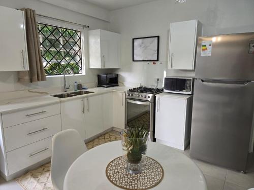 Cozy & Cute Beach Apt Rodney Bay, Родни-Бэй-Виллидж (фото 10)