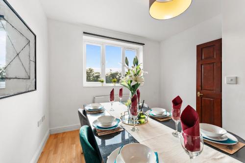 Stylish 5 Bed in Peak District Gem - Games Rooms in Heanor központ