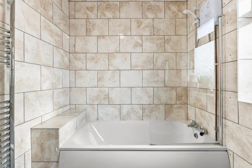 Stylish 5 Bed in Peak District Gem - Games Rooms in Heanor központ