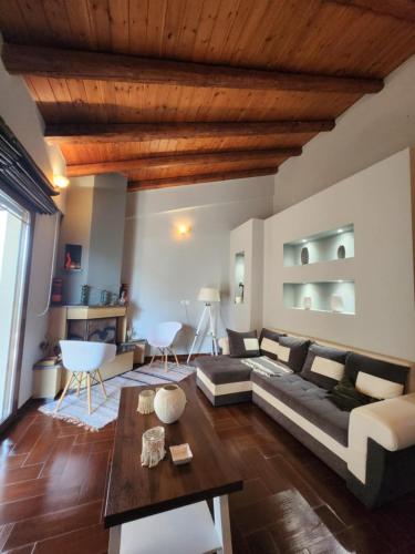 LoGGOS VILLA in Longos Aegio