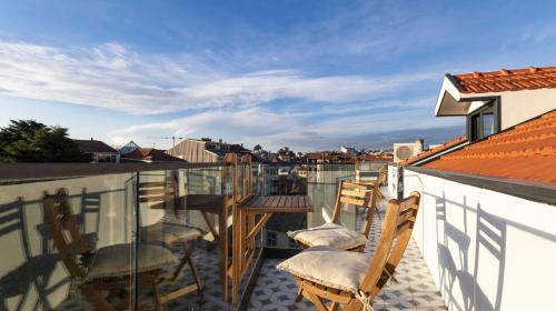 New 3BR w Rooftop & Balcony Views by LovelyStay, Porto