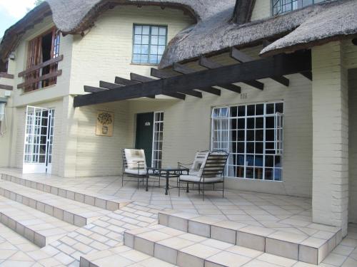 Vista exterior, Thatchfoord Lodge in Sandton