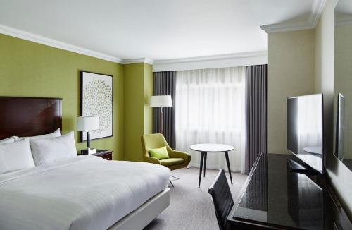 1 king bed, 1 sofa bed