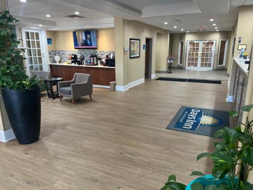 Cedartown Inn & Suites