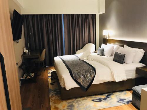 Amira Luxury at Novotel Suites Manila near Makati and BGC, Manila (photo 3)