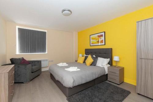 1 double bed, 2 twin beds