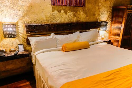 King Suite with Spa Bath image 5