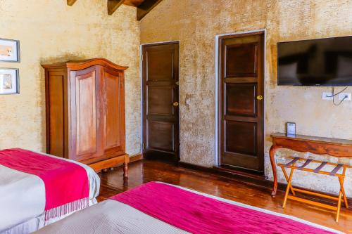 Deluxe Double Room with Two Double Beds image 1