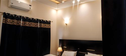Royal Villa's DHA - image 10