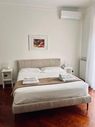 1 queen bed, 1 sofa bed