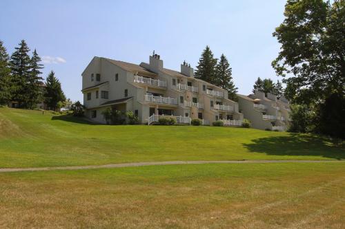 Tee Time on Valleyway Drive - main image