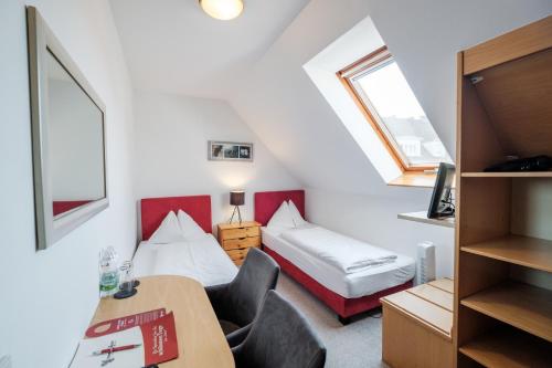 2 twin beds