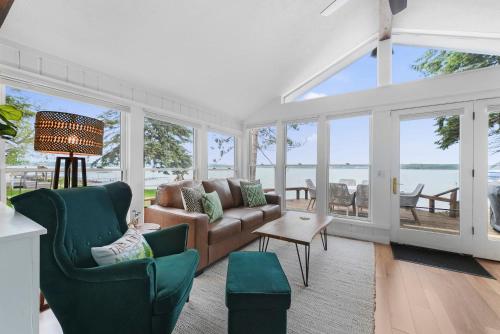 Deckside Dreams on Crystal Lake Deckside Dreams on Crystal Lake